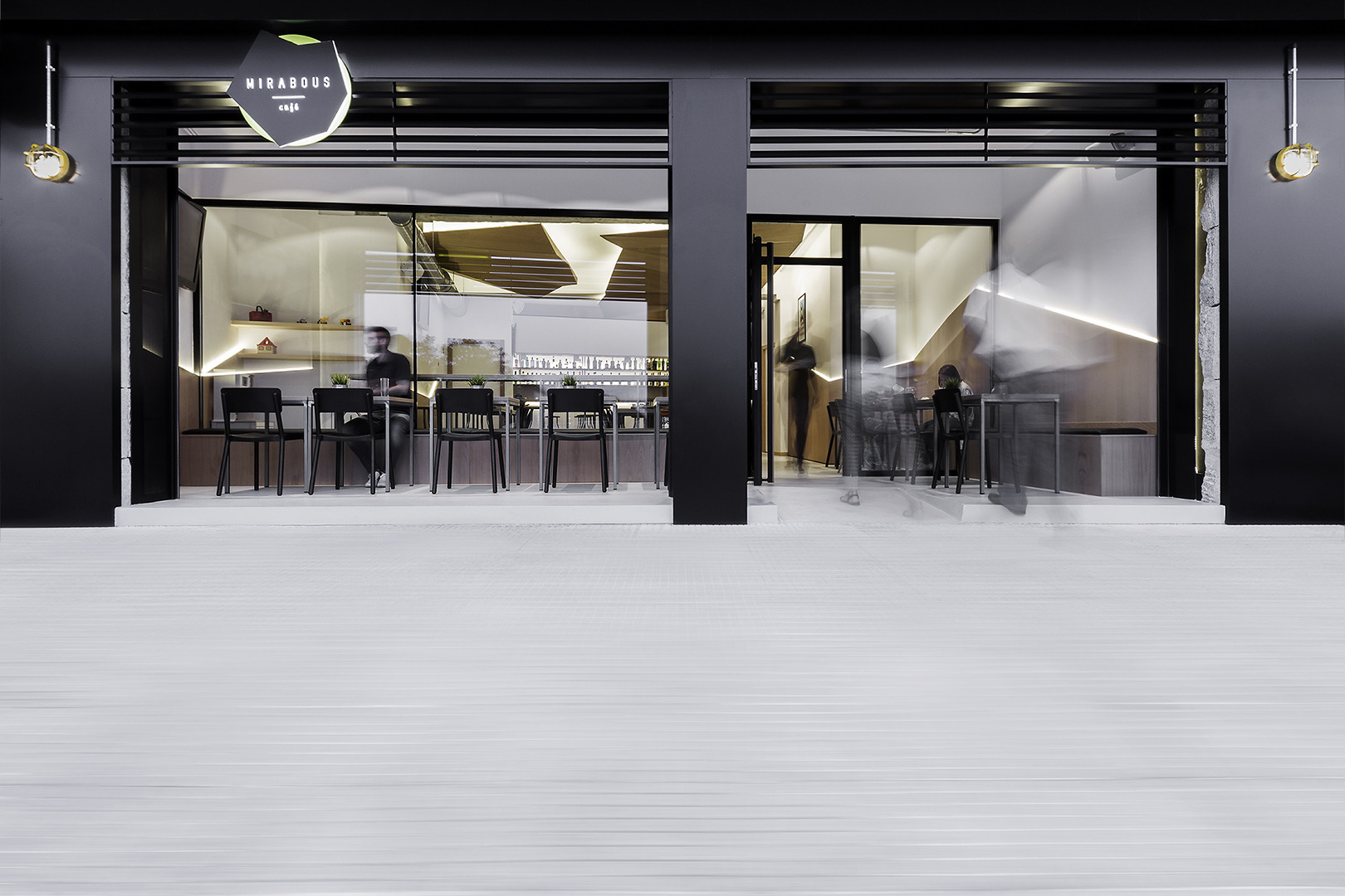 海景咖啡厅“Cafe Mirabous”的室内设计-0