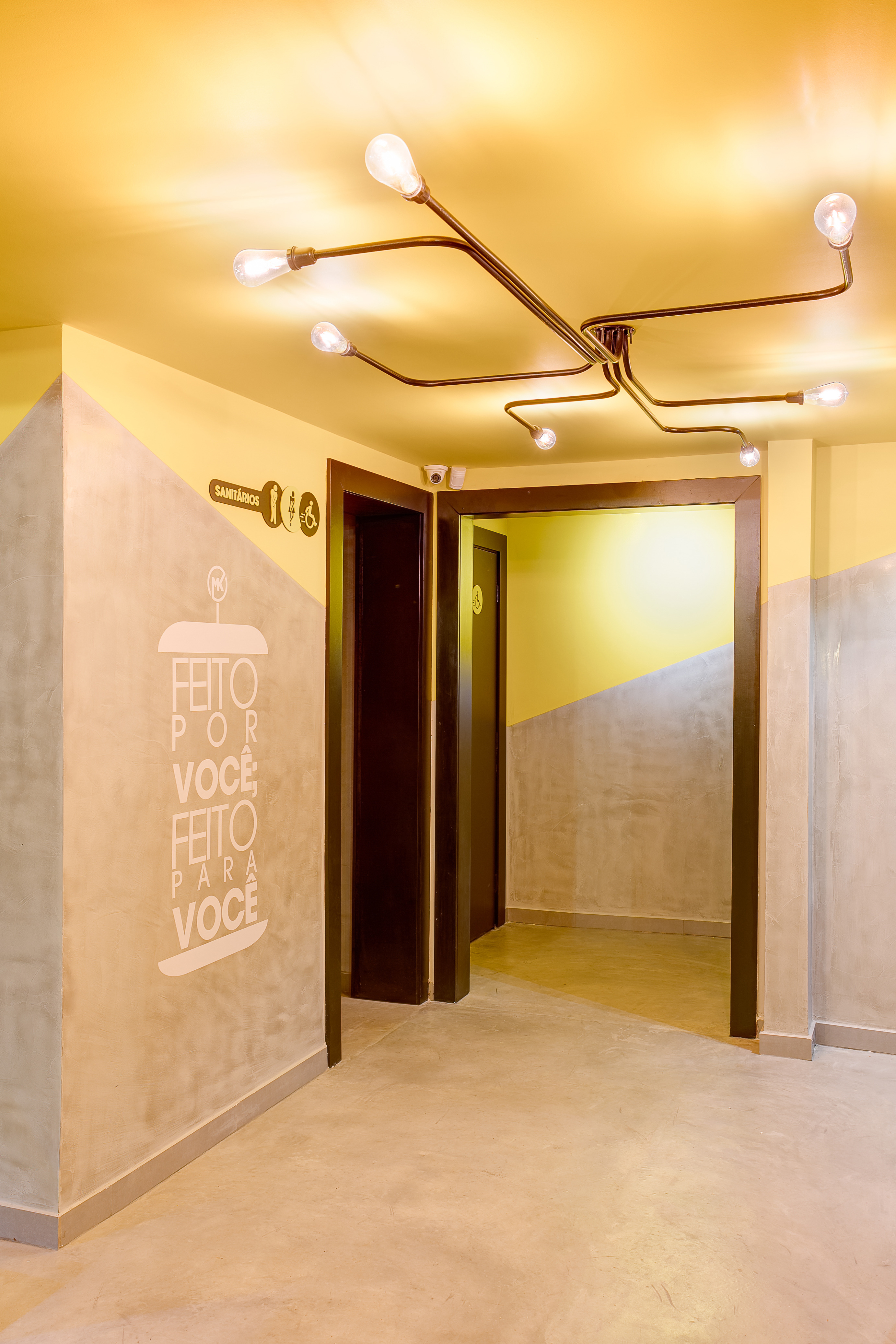 2017 年完成的汉堡店室内设计案例-5