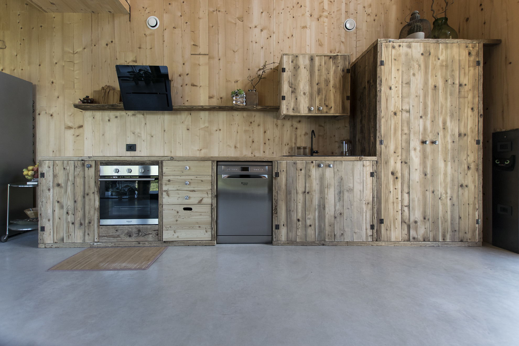 湖畔 V 型木质住宅-23