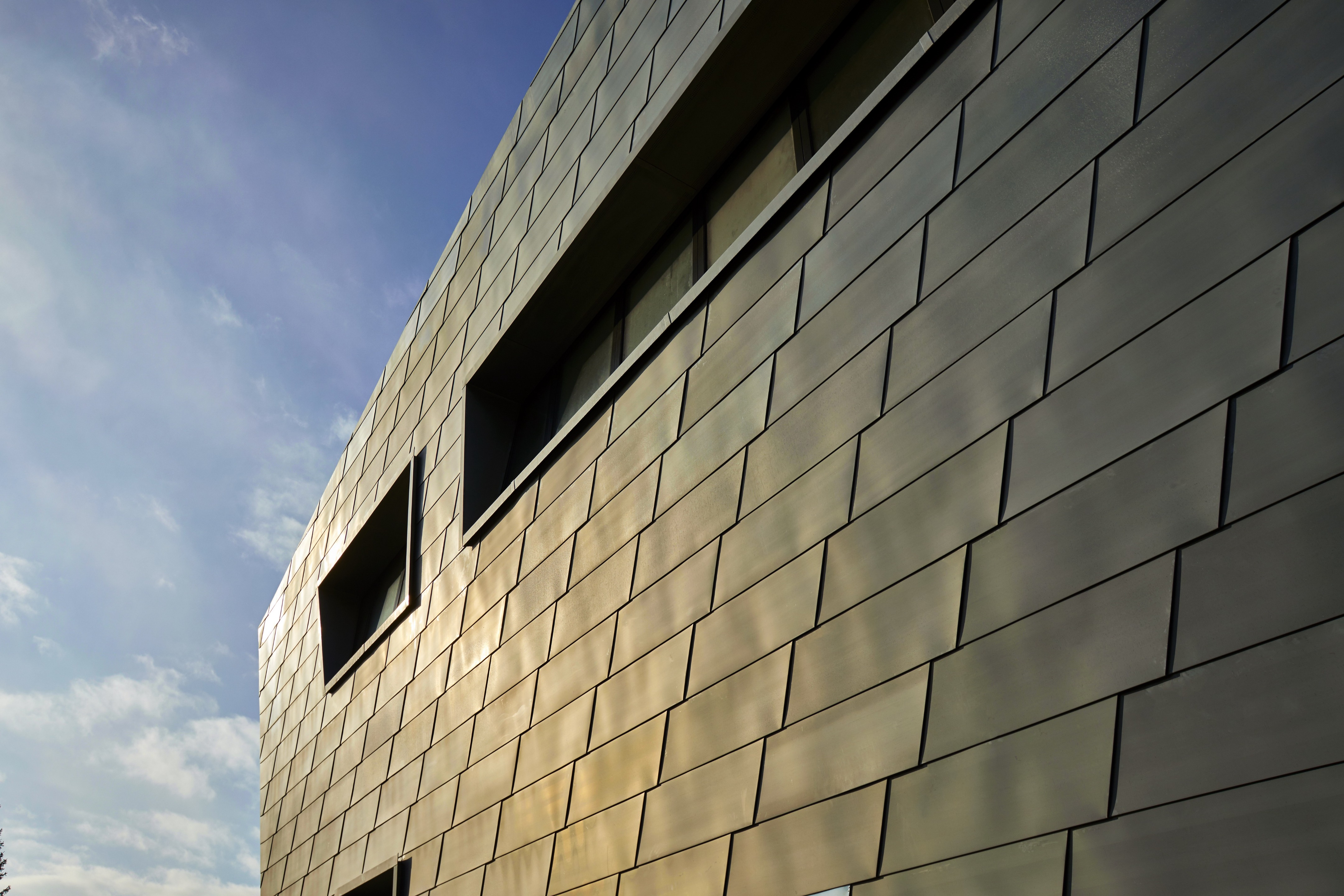 Durham 大学新 Ogden 中心 | 螺旋形木质立面与可持续设计的完美结合-5