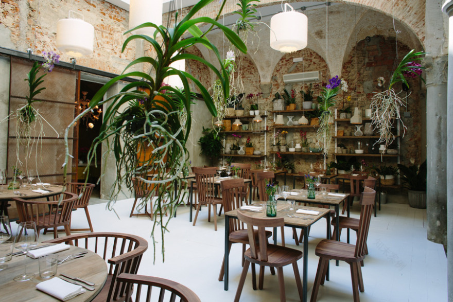 复古韵味与现代设计共融的餐厅空间-20