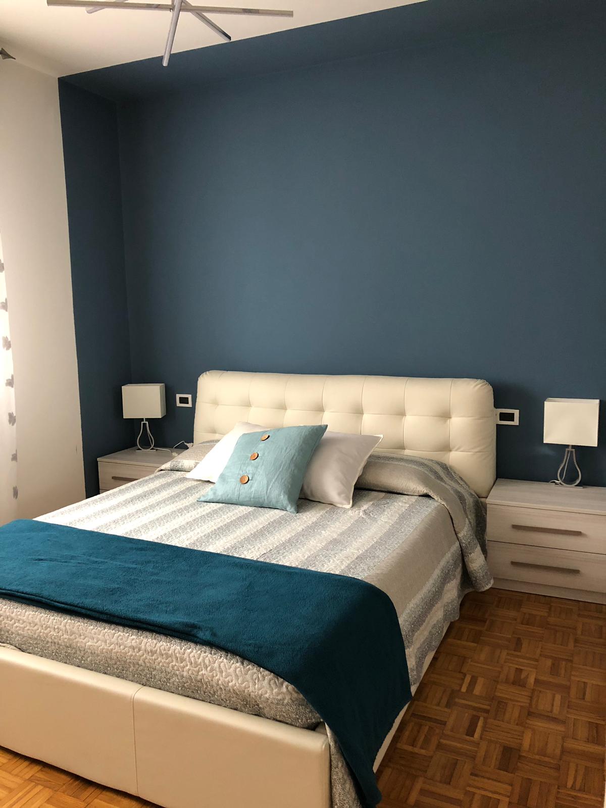 卧室蓝色鲸鱼壁设计-5