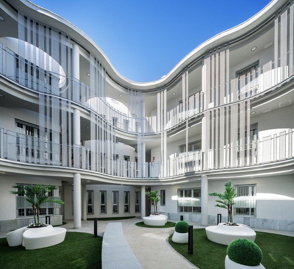 融合历史与当代的塞维利亚多户住宅-0