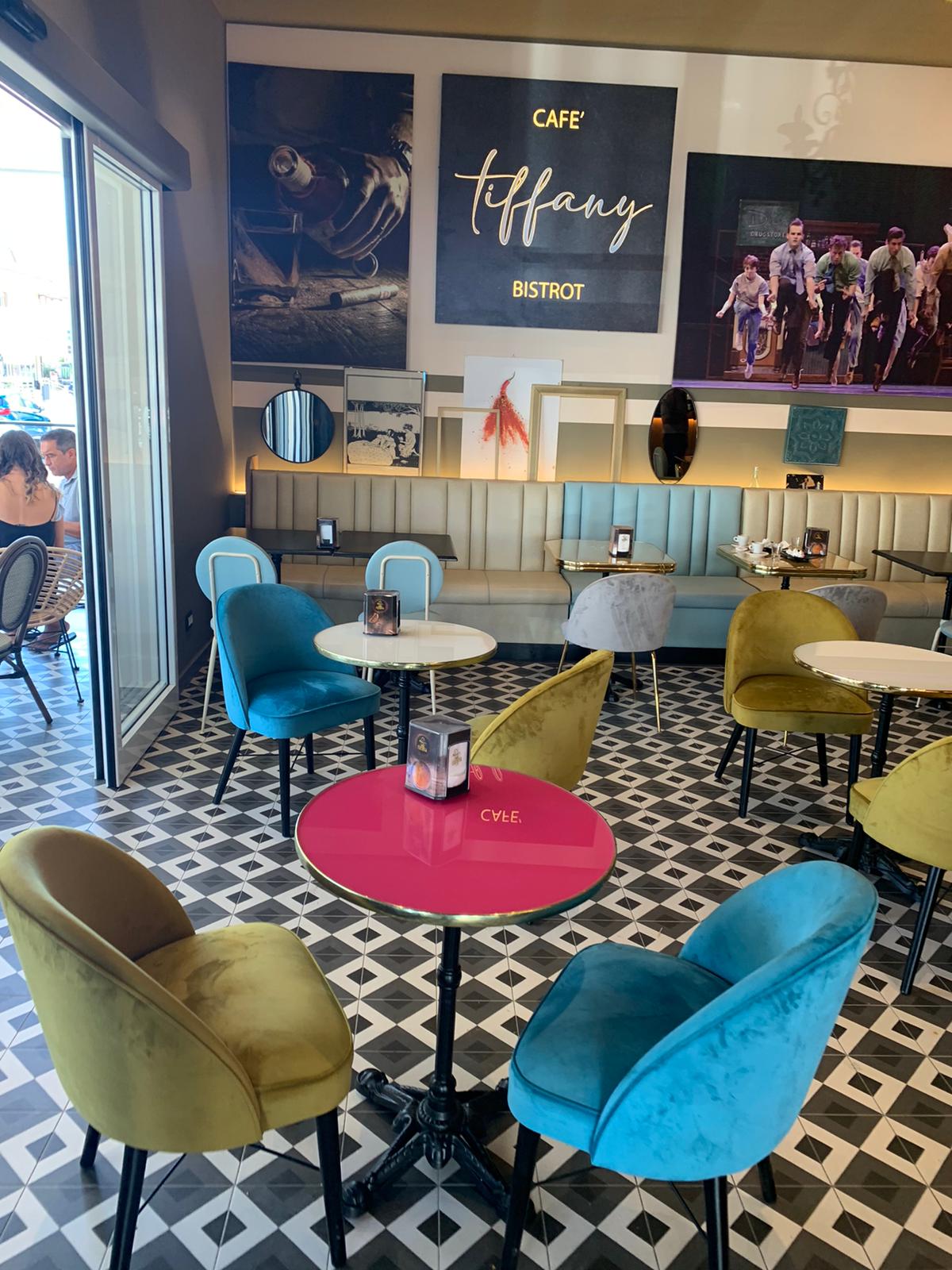 2020 年完成的 Bar Tiffany Riccione 室内设计案例-1