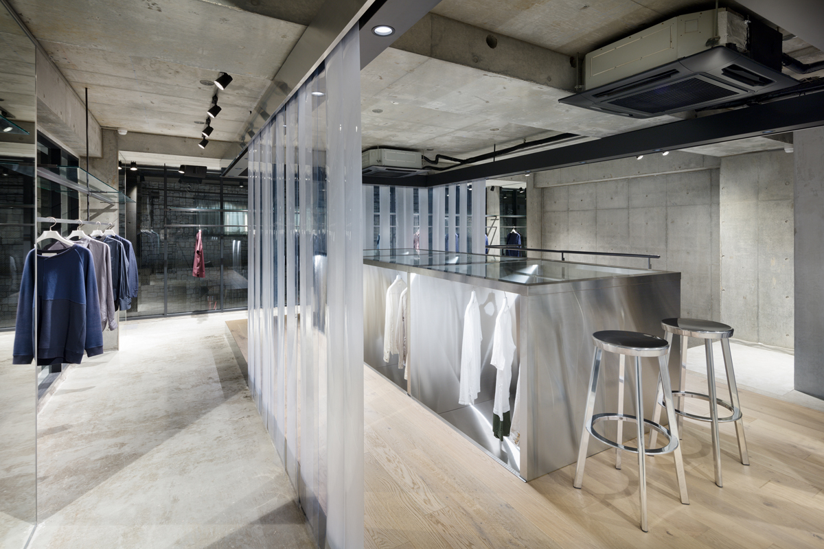 《好学二手》古董服装店 | 玻璃幕墙展示时尚态度-5