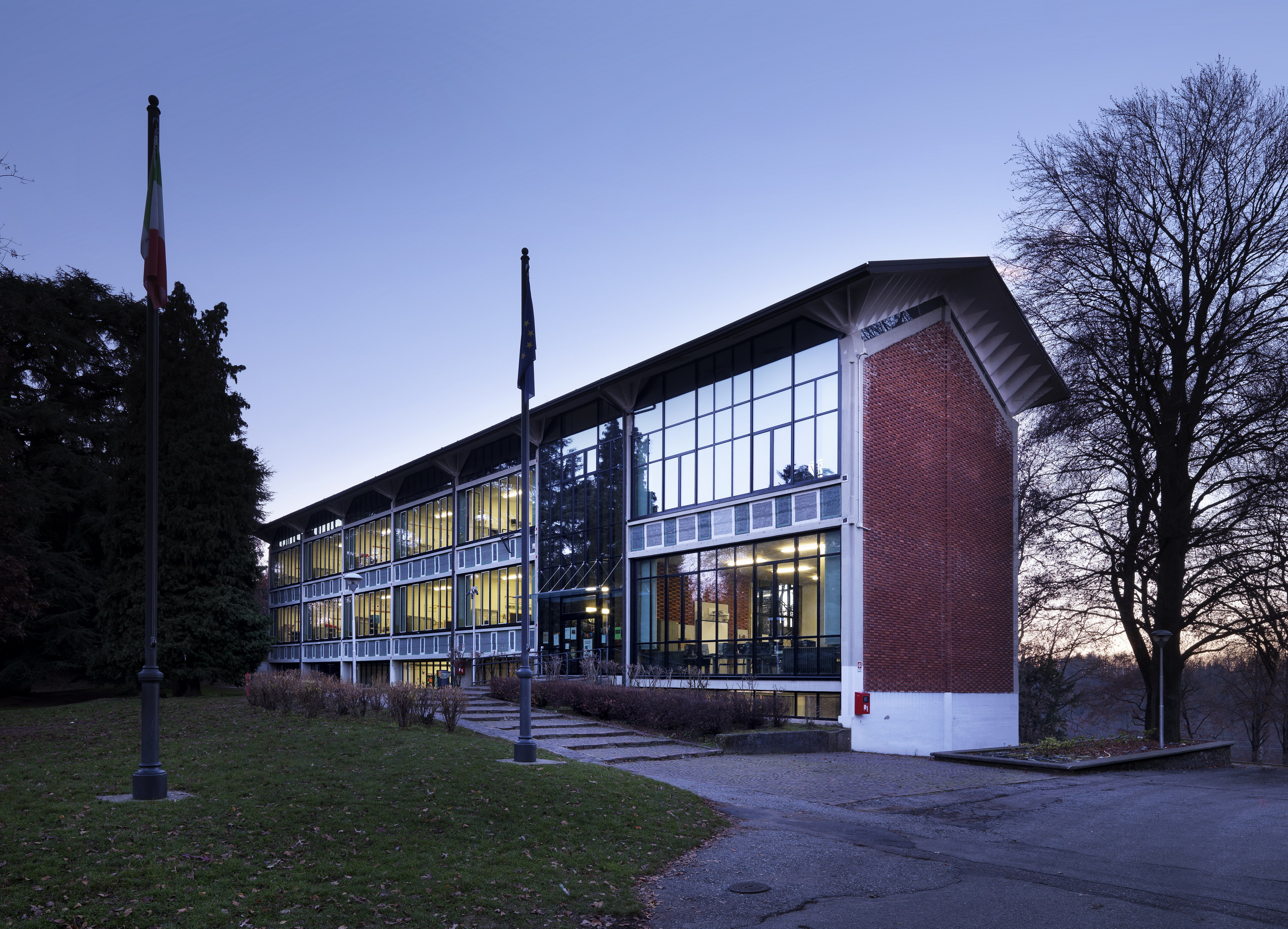 Gorla Minore 小学 Parini 教学楼翻新-0