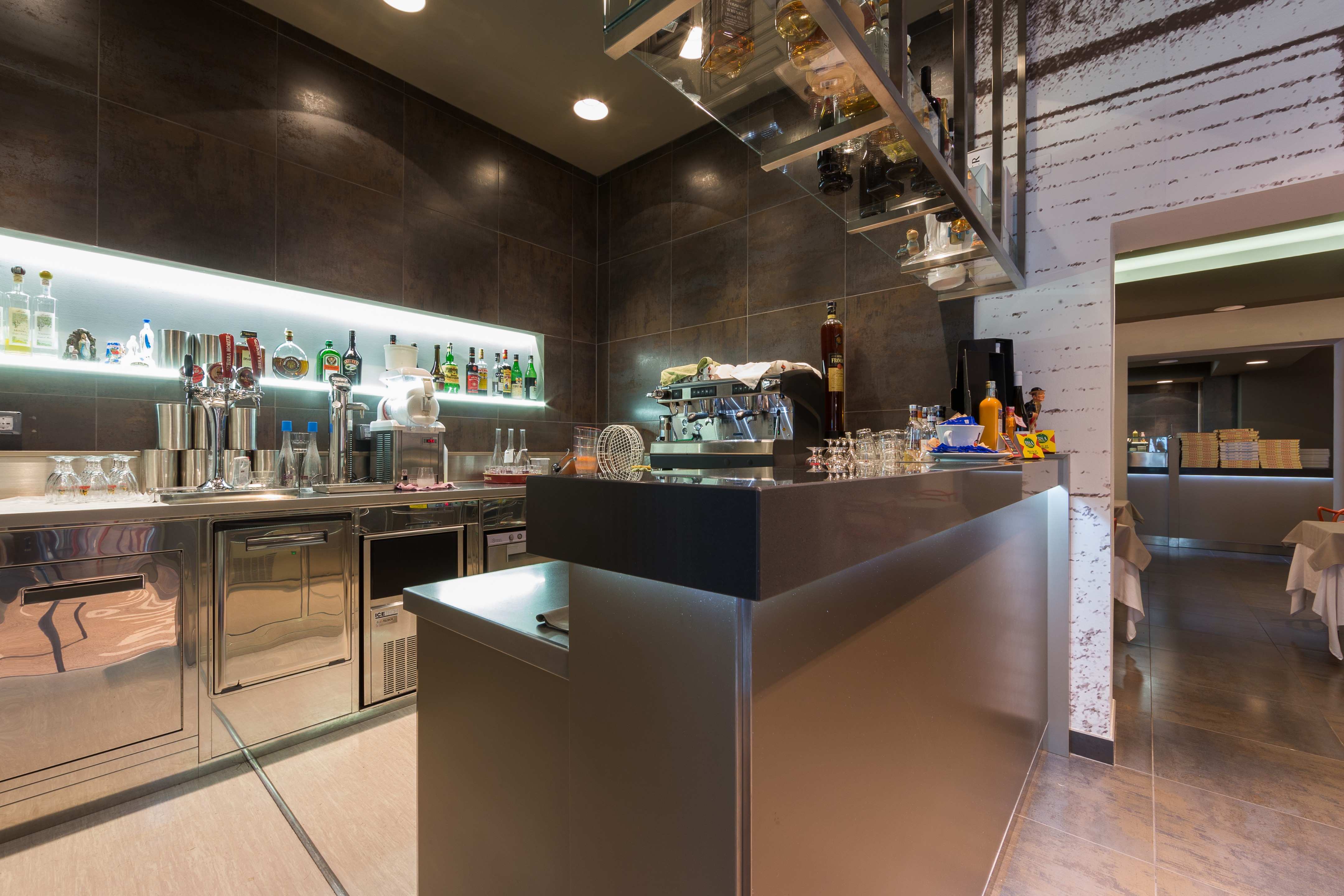 剧院式餐厅 Teatro 26 | 定制家具与光影艺术的完美融合-21