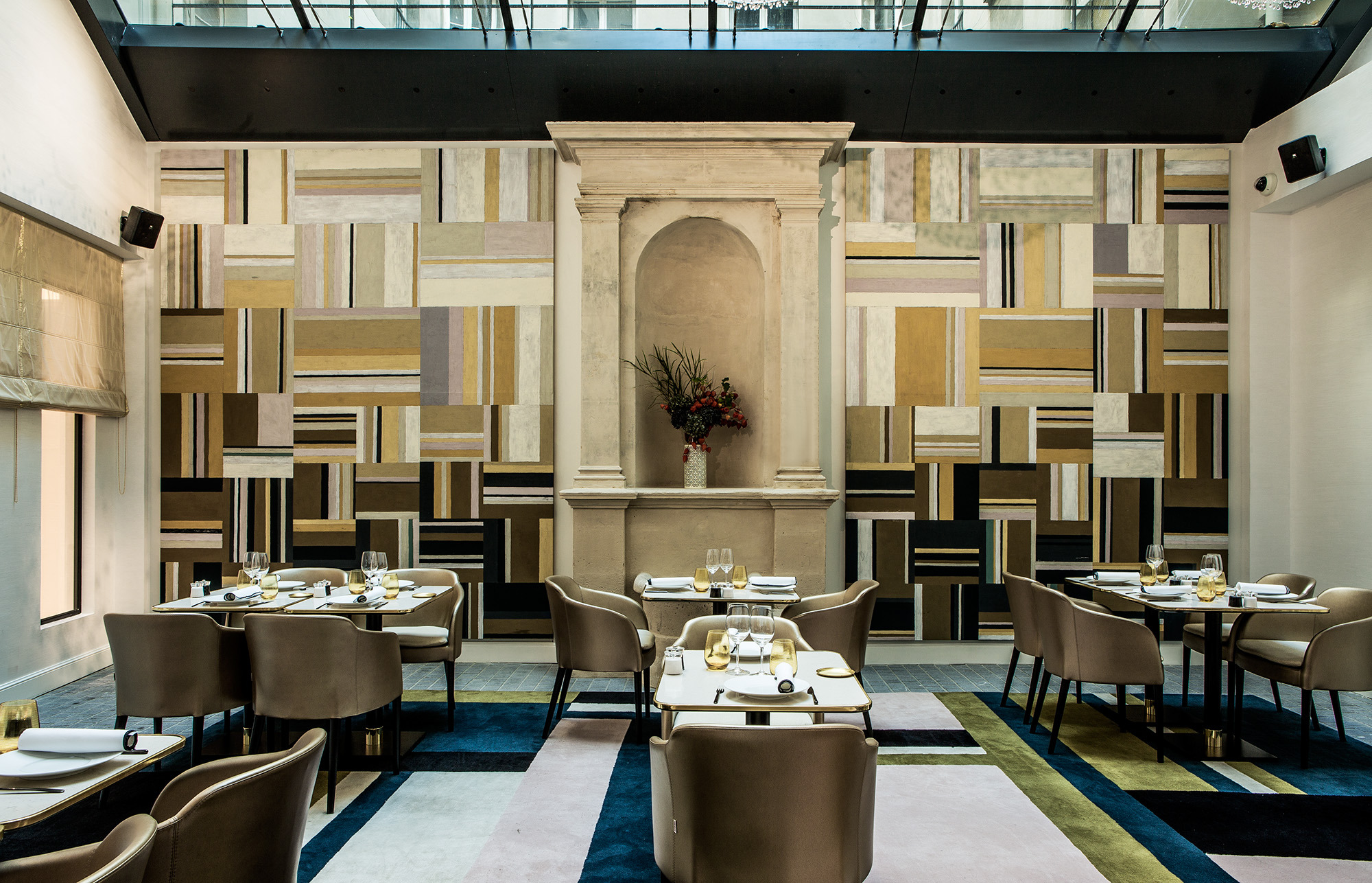 巴黎馥颂酒店 | 粉色与黑色演绎的法式浪漫-0