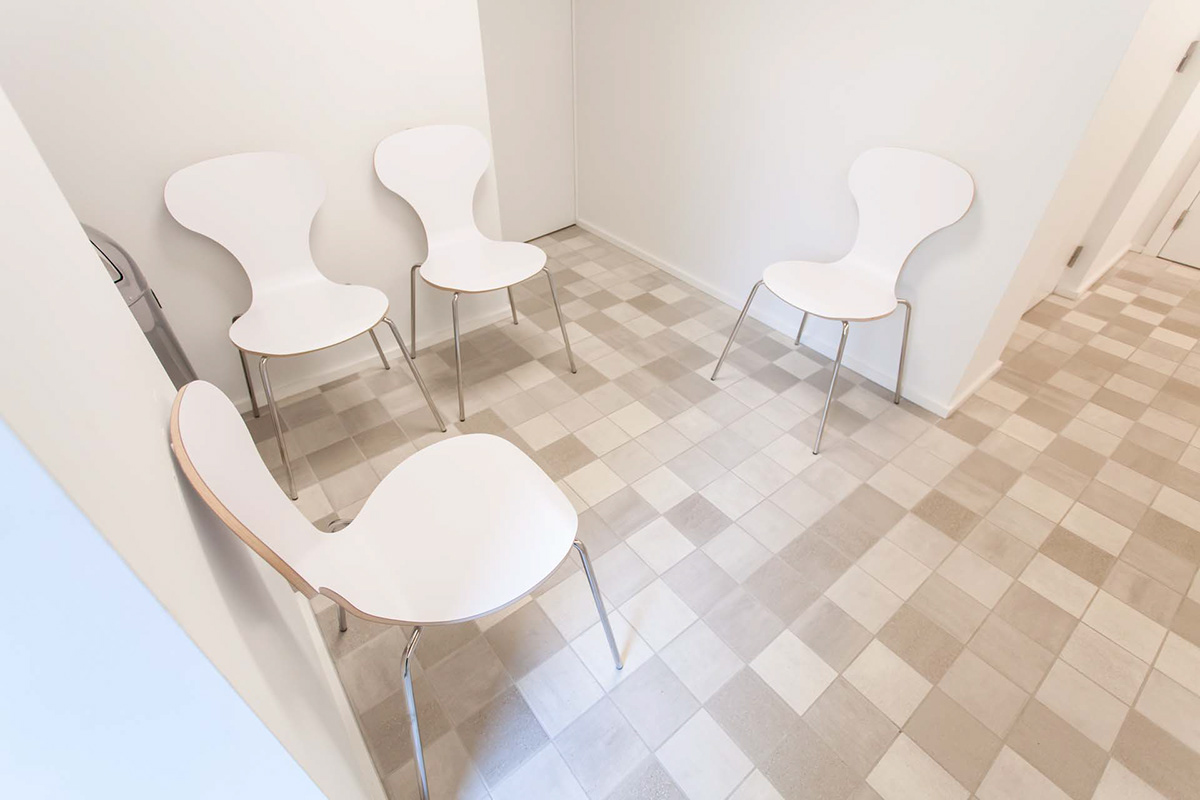 翻新老建筑,打造温馨专业足病诊疗空间-15