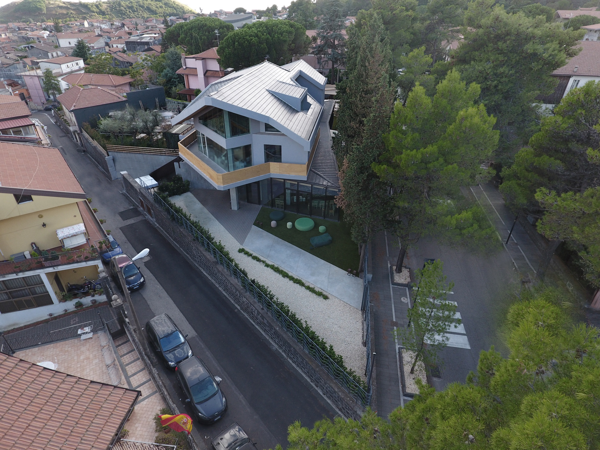 古宅新生,餐饮空间与历史文化的完美融合-4