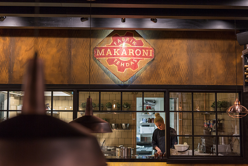 芬兰 Jumbo 购物中心的"Makaronitehdas"餐厅,工业风内饰引人入胜-2