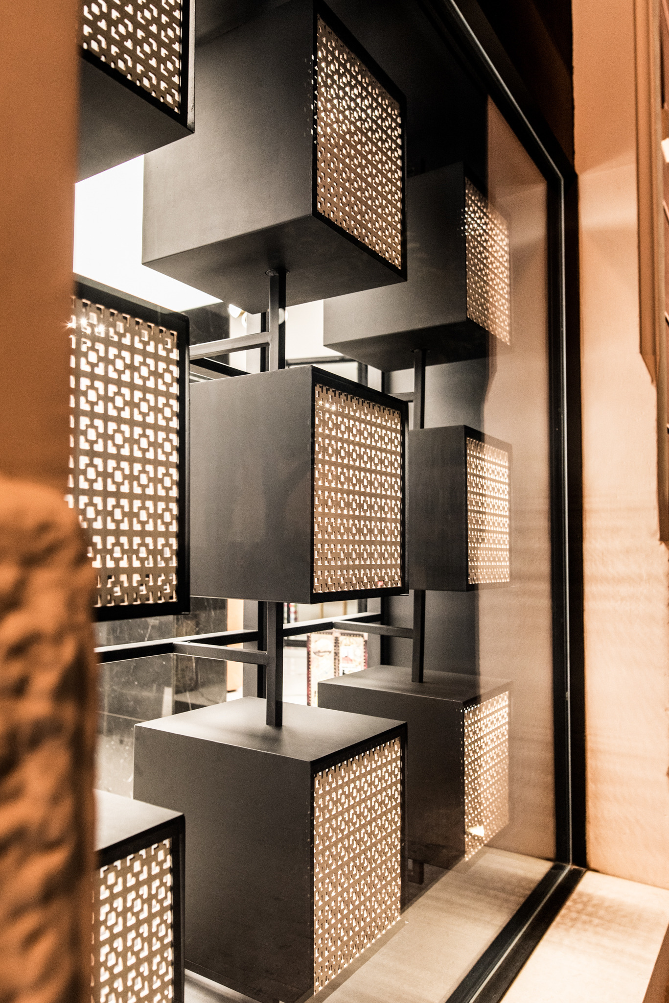 古韵新生 | Comiso 历史建筑中的珠宝店设计-12