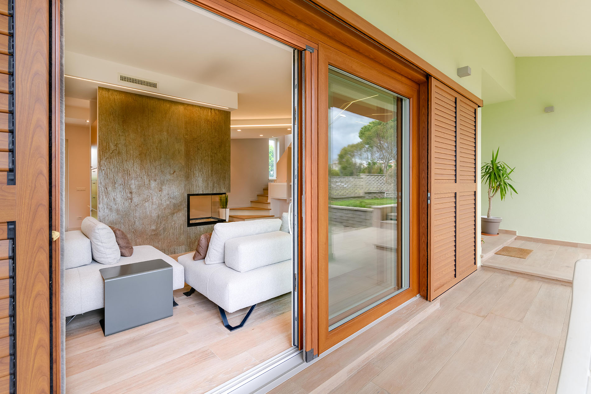 自然呼吸的罗马别墅 | 和谐色调与功能建筑的完美结合-1