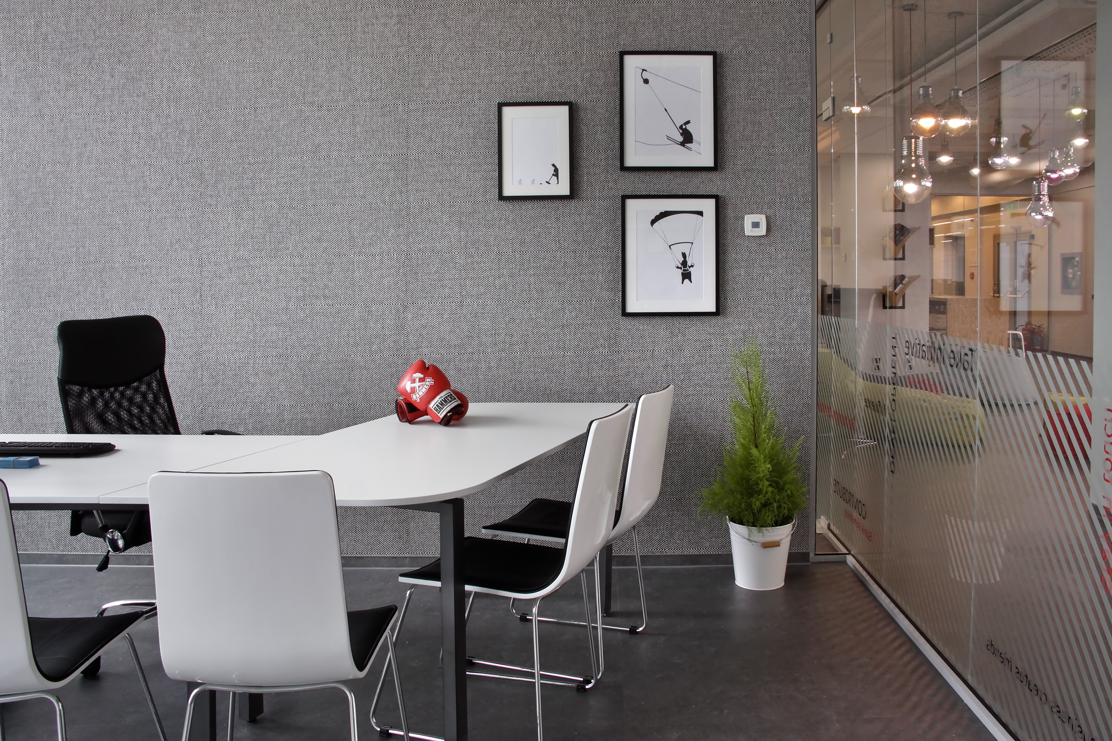 融合科技与复古的现代办公室设计-17