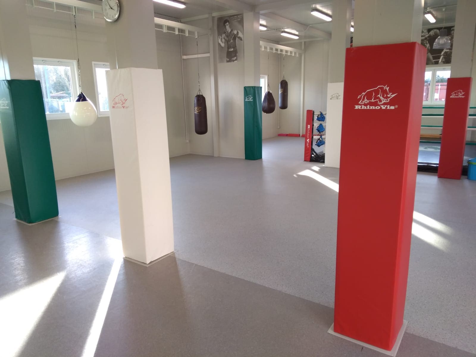 意大利国旗色彩的拳击健身房-7