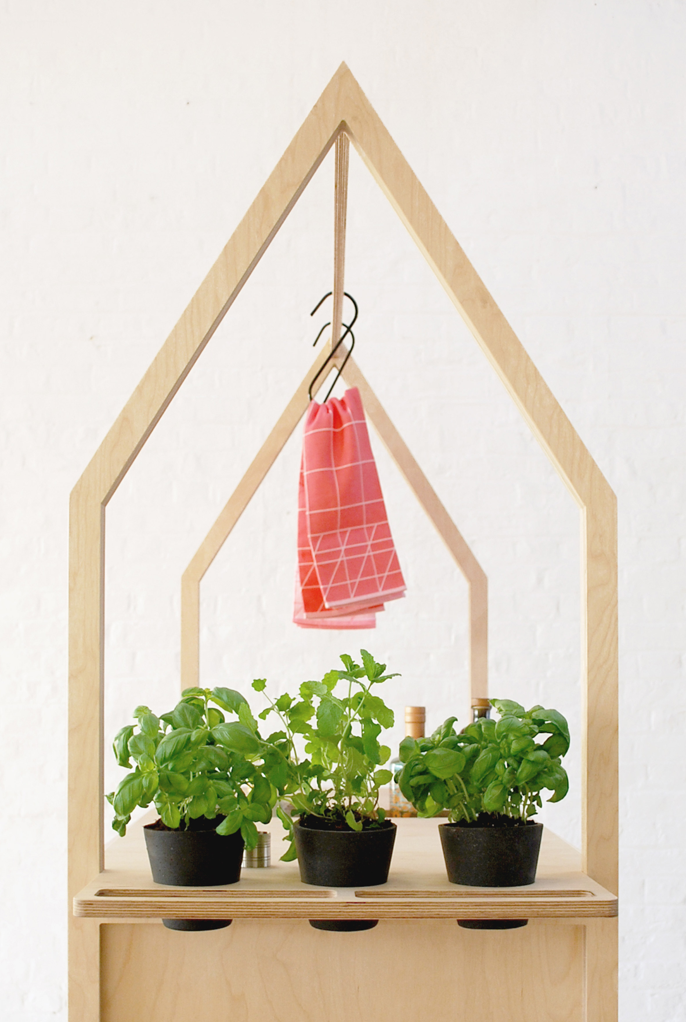 伦敦建筑公司创意打造移动杜松子酒推车办公家具-14