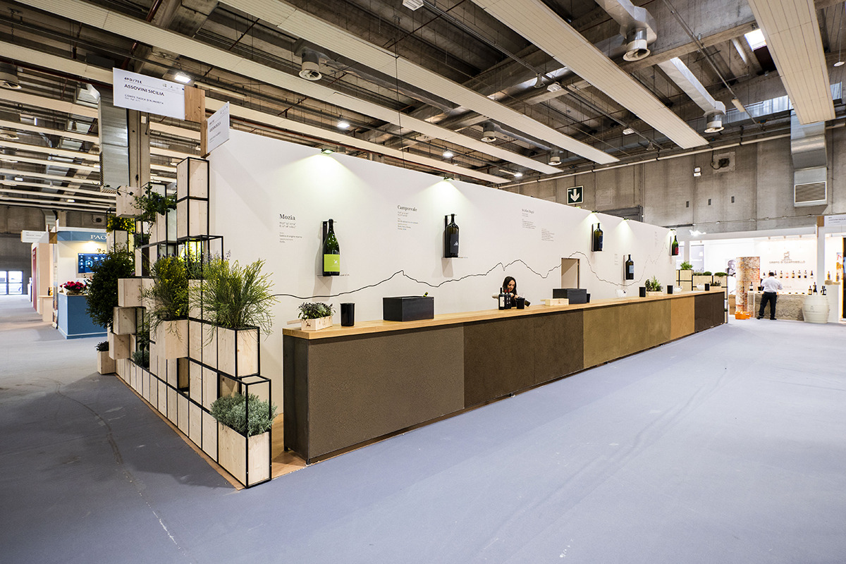 地域特色鲜明的葡萄酒展台设计-7