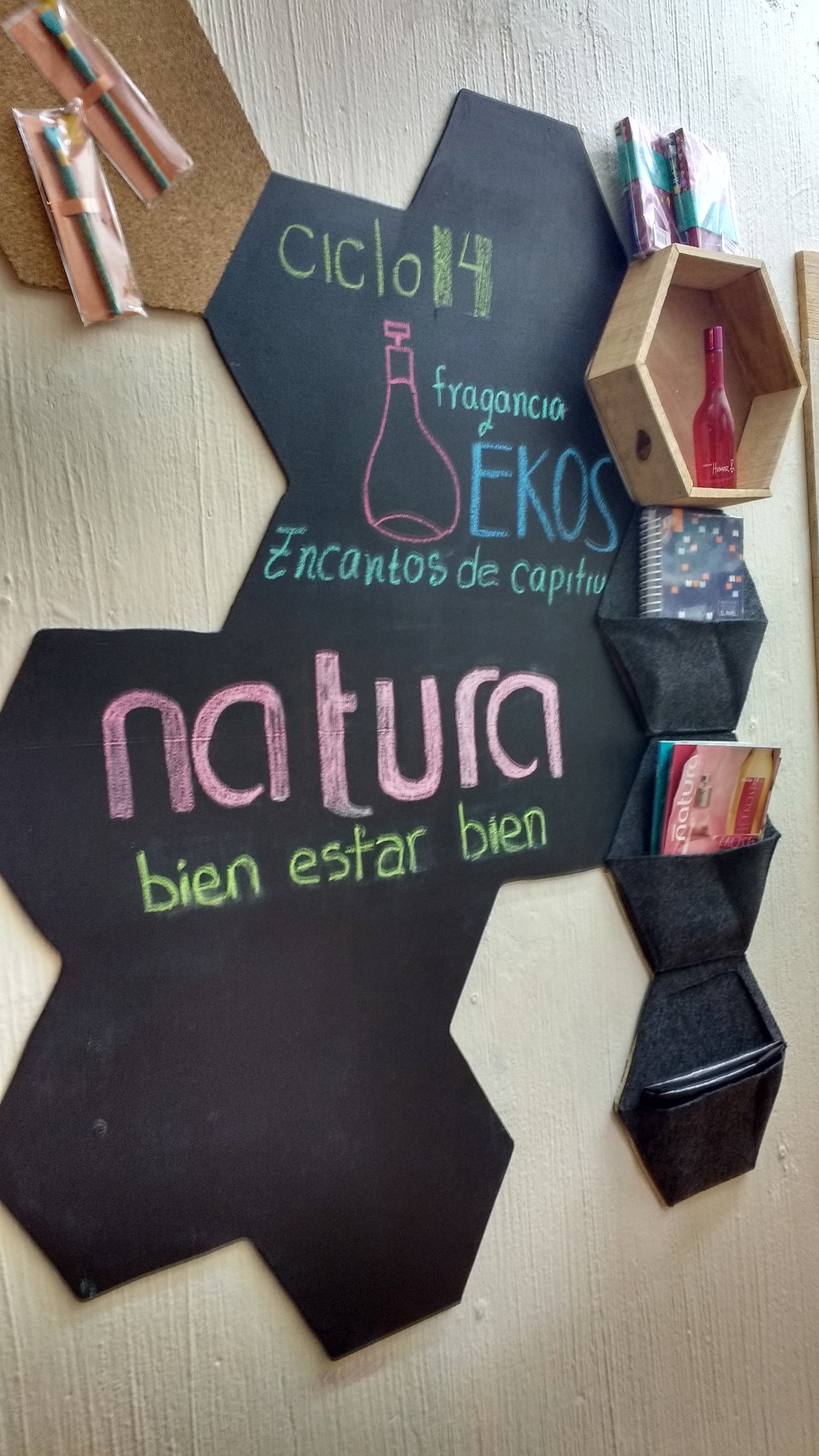 环保可持续的香水化妆品店设计-18