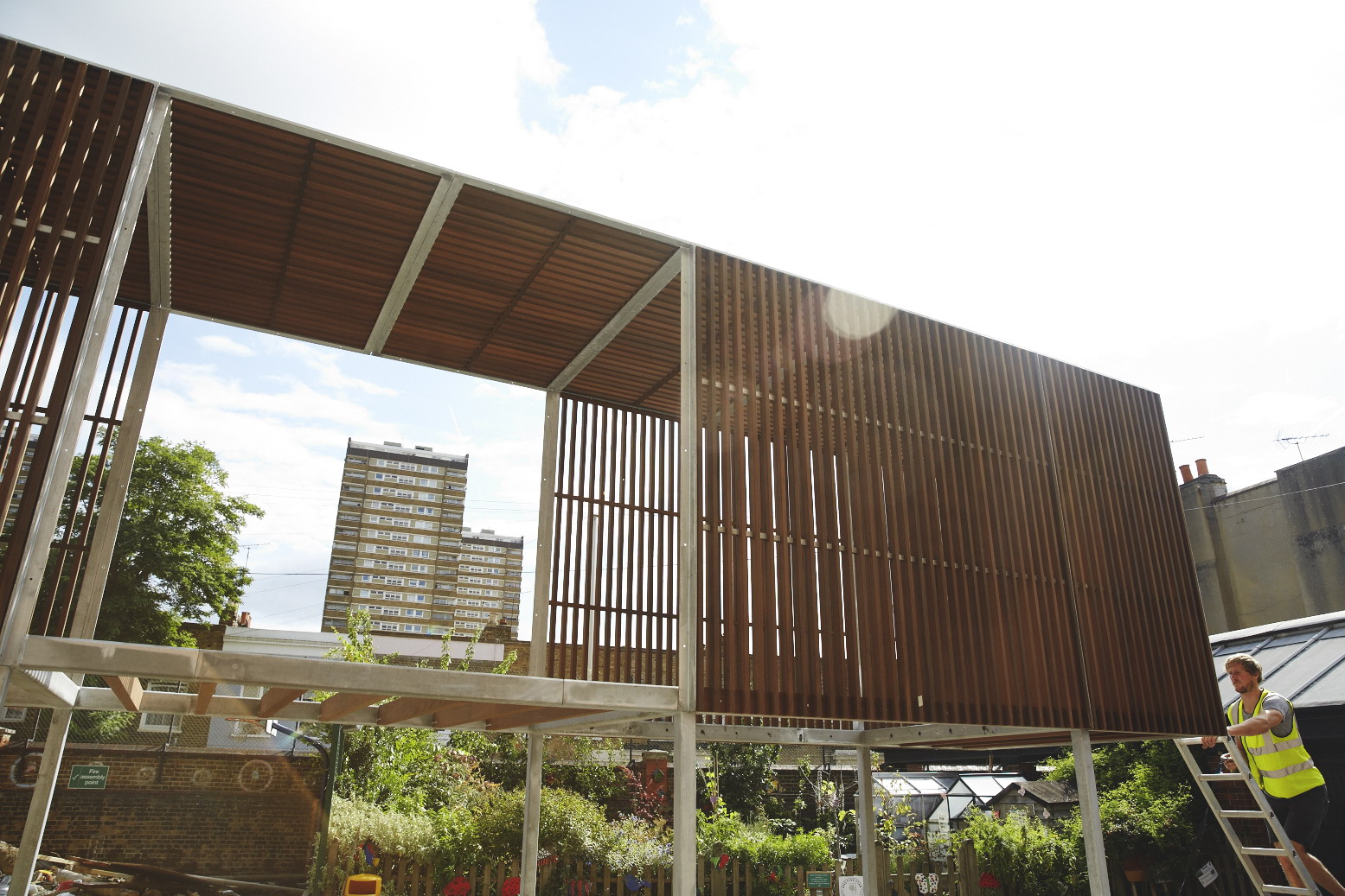 伦敦 Chisenhale 小学空中游乐场 | 创新设计,激发儿童创造力-12