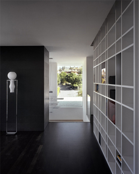 意式海岸住宅，白色“带状”空间诠释生活美学-11