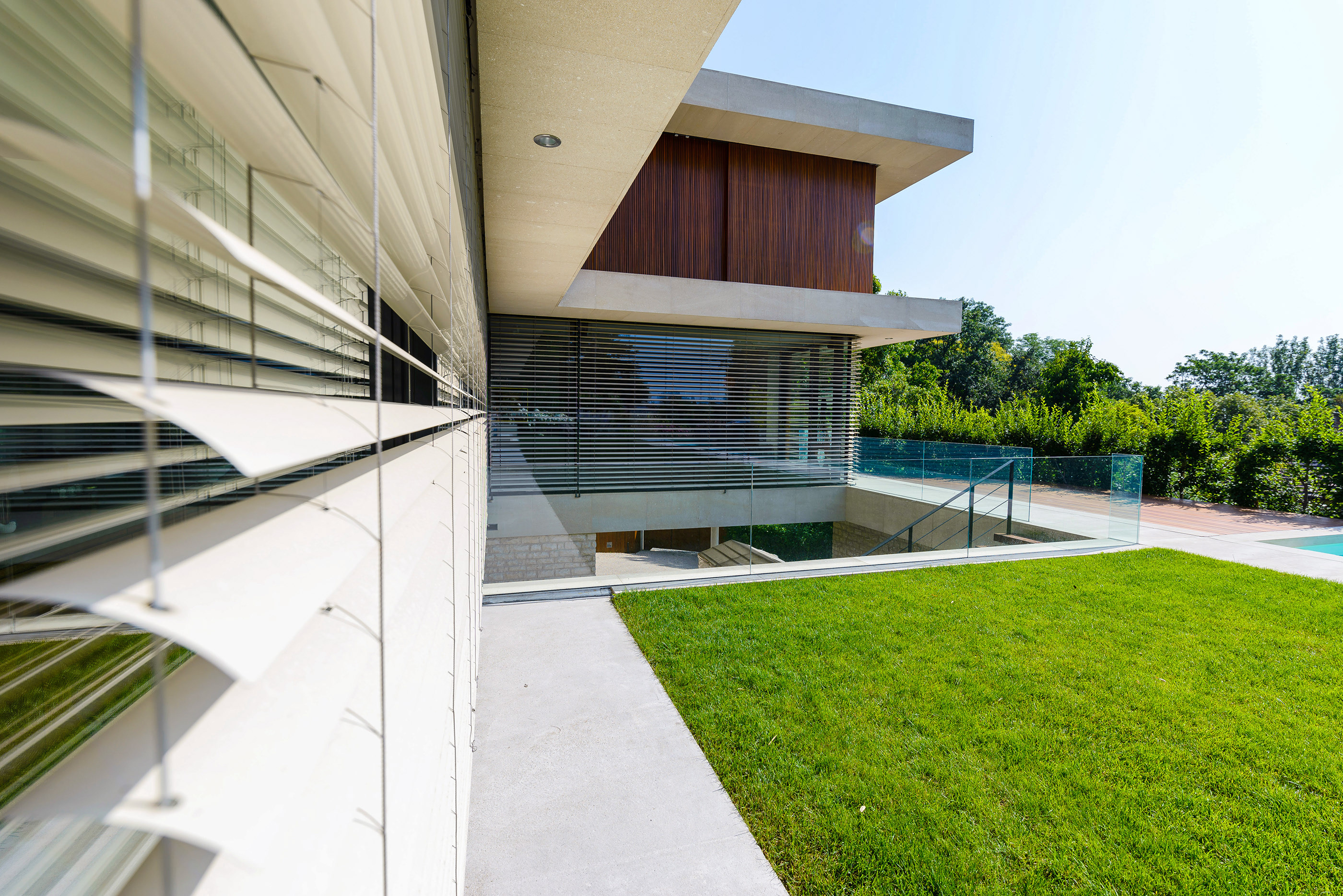 Modern villa shading by Krüllung-6