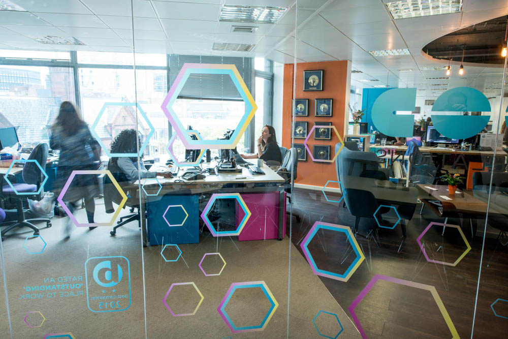 打造灵动办公环境,Good Relations 的玻璃会议室内装设计-10