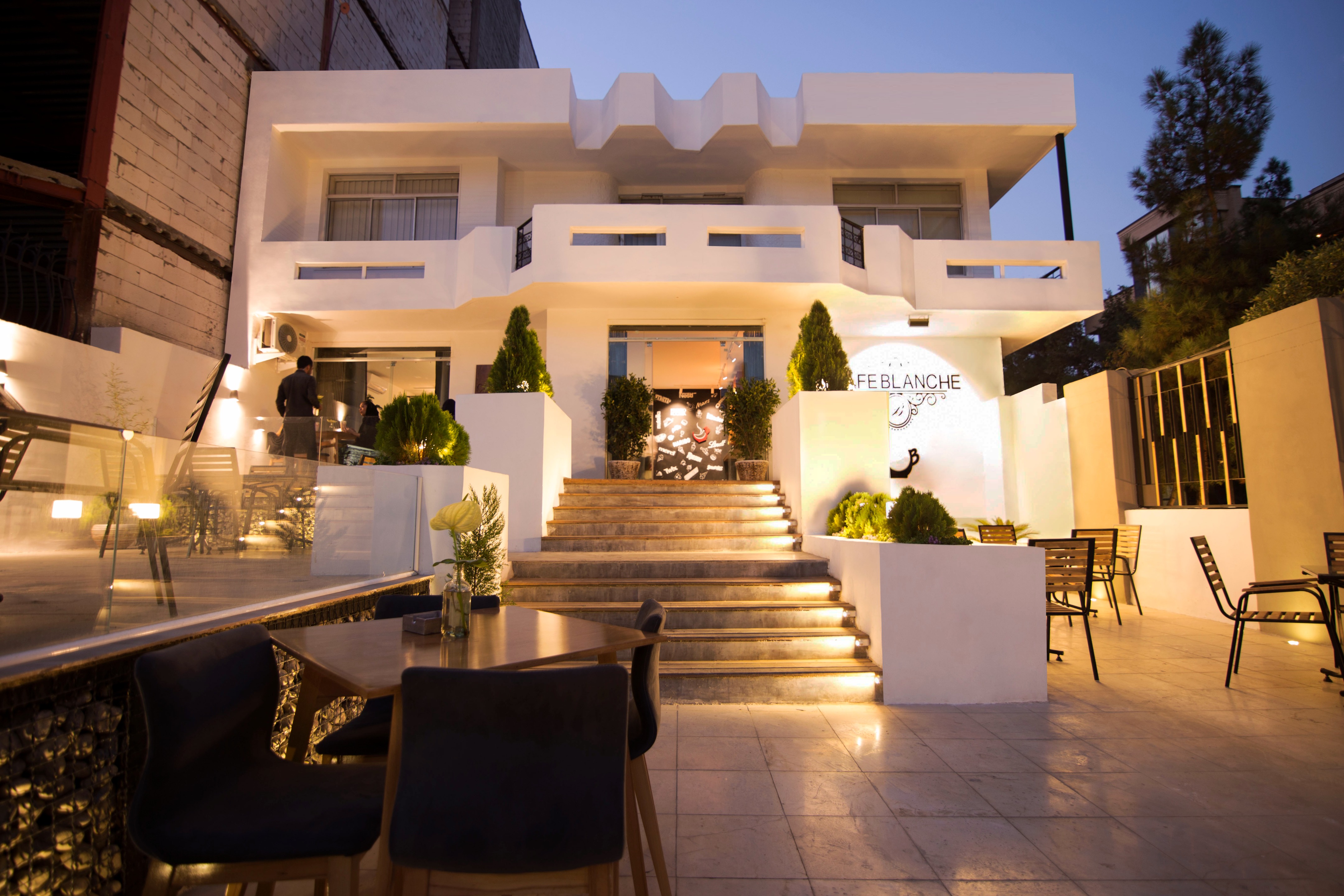 2017 年完成的 Cafe Blanche 室内设计案例-0