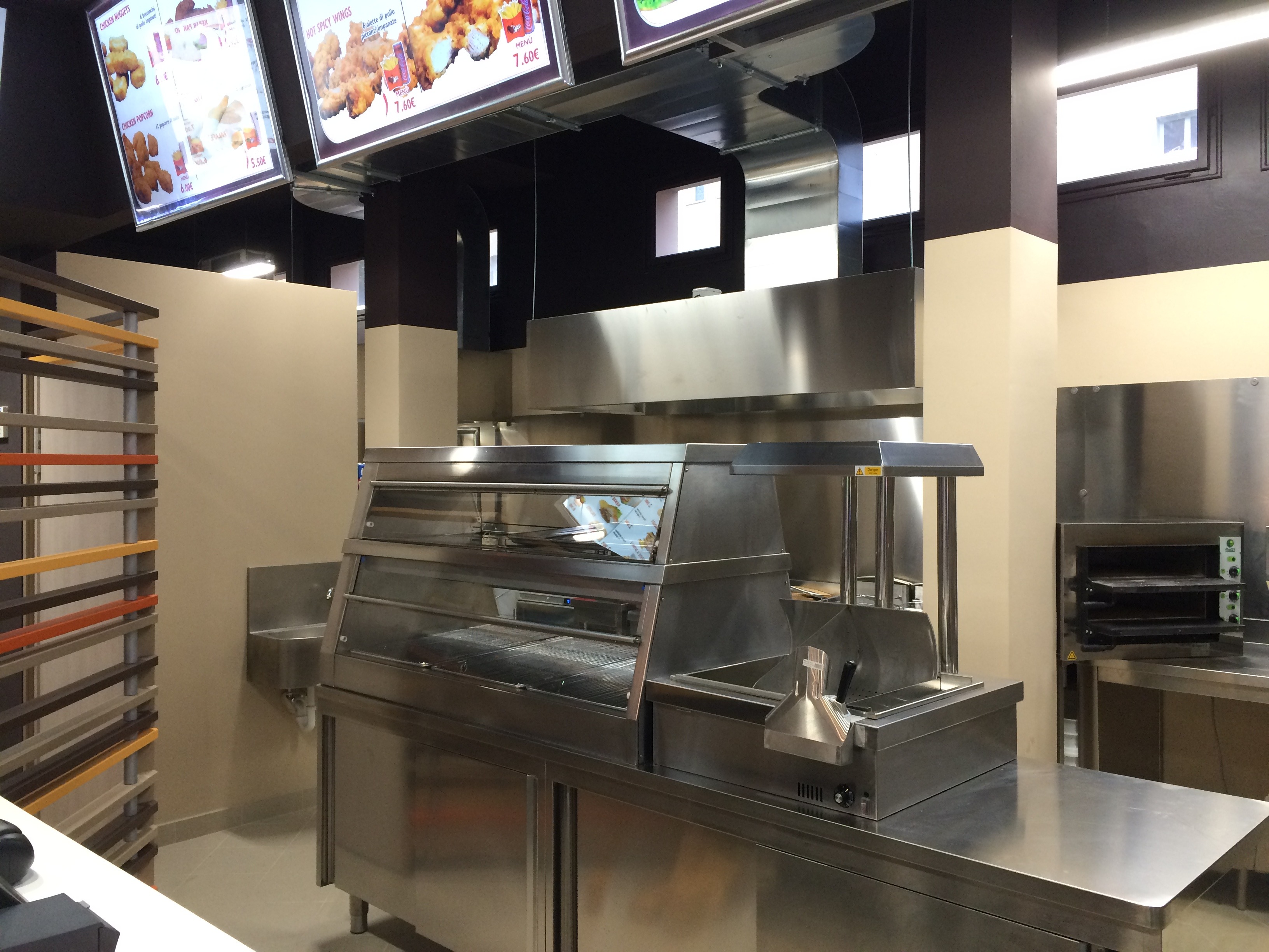 2016 年完成的 MAIR 快餐店室内设计案例-14