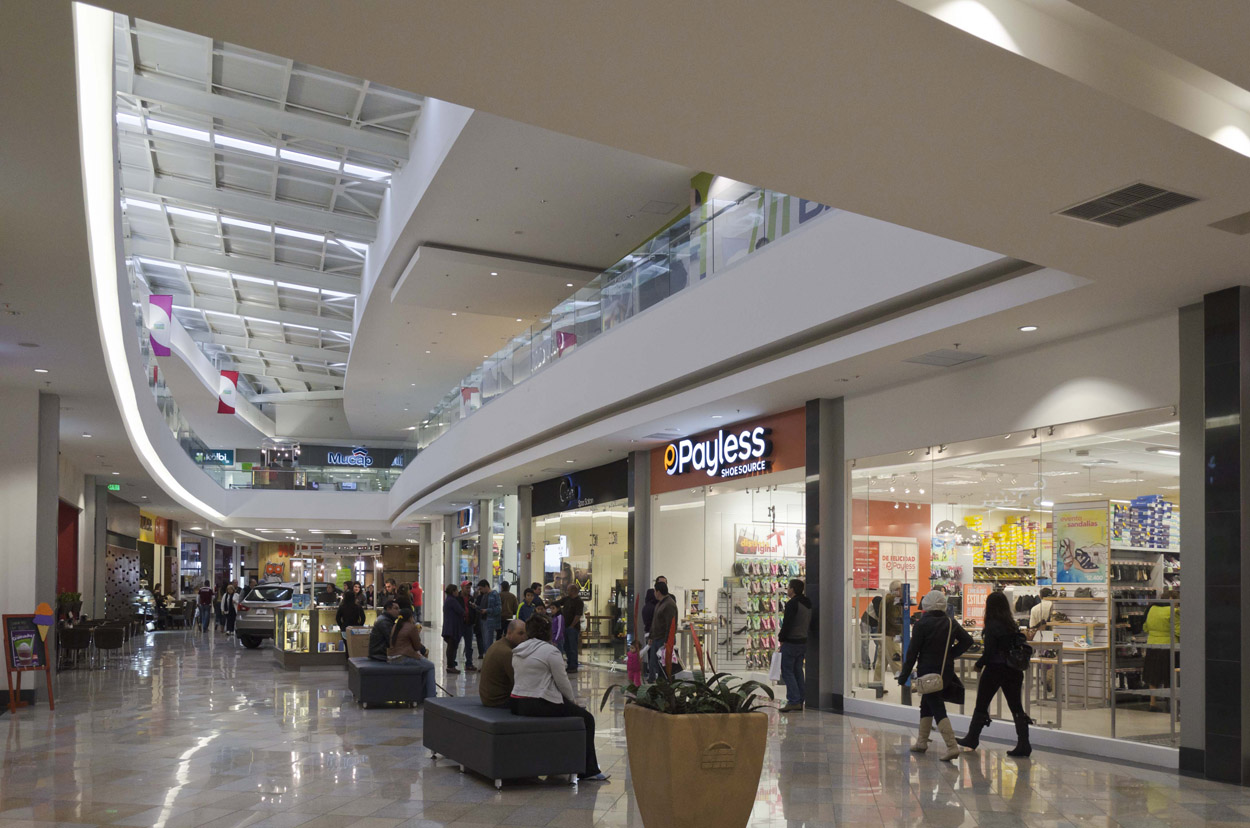 墨西哥帕西奥大都会购物中心 · MAC Arquitectos Consultores 的现代商业设计-5