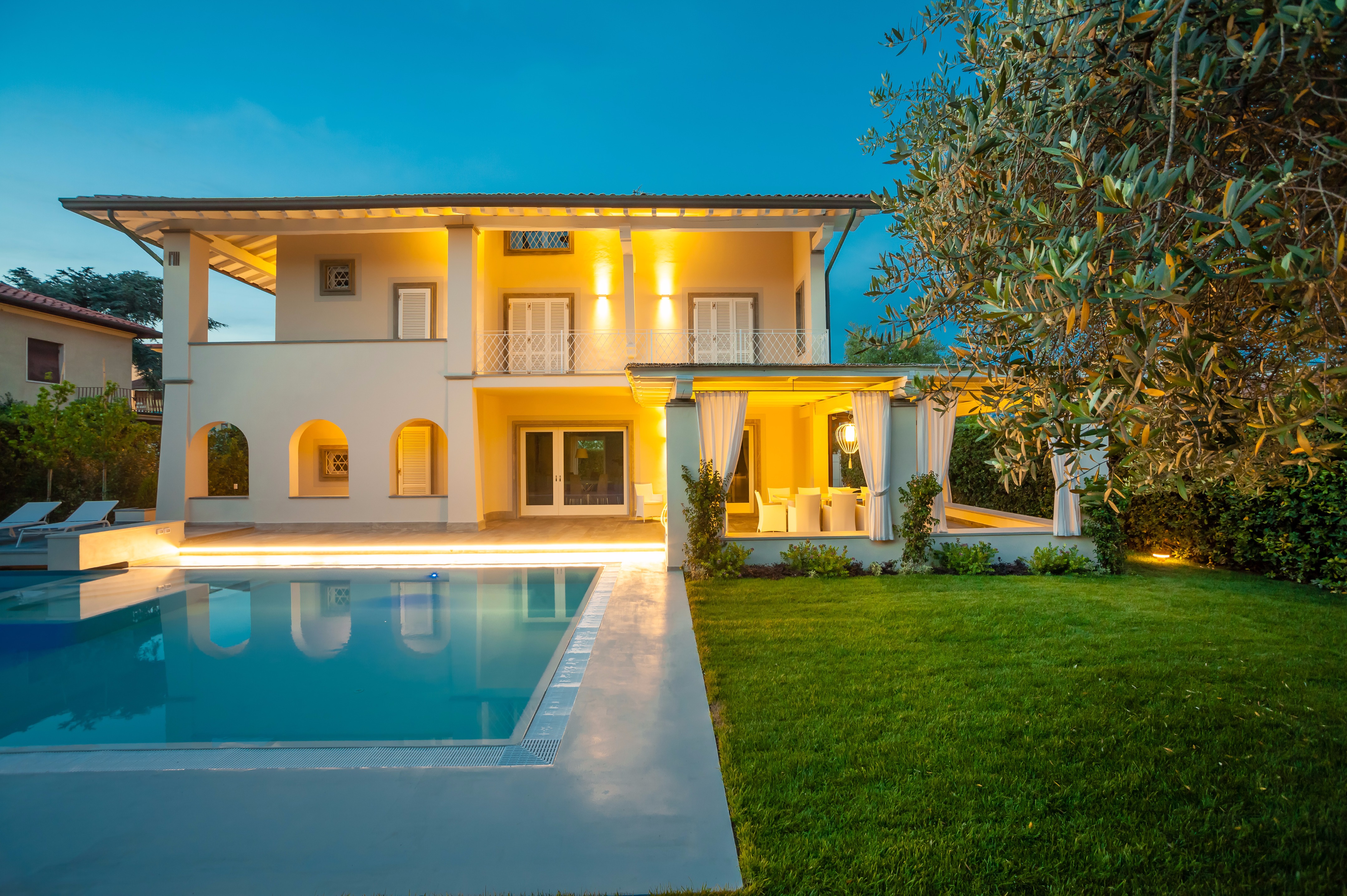 意大利海滨别墅的现代重生-0