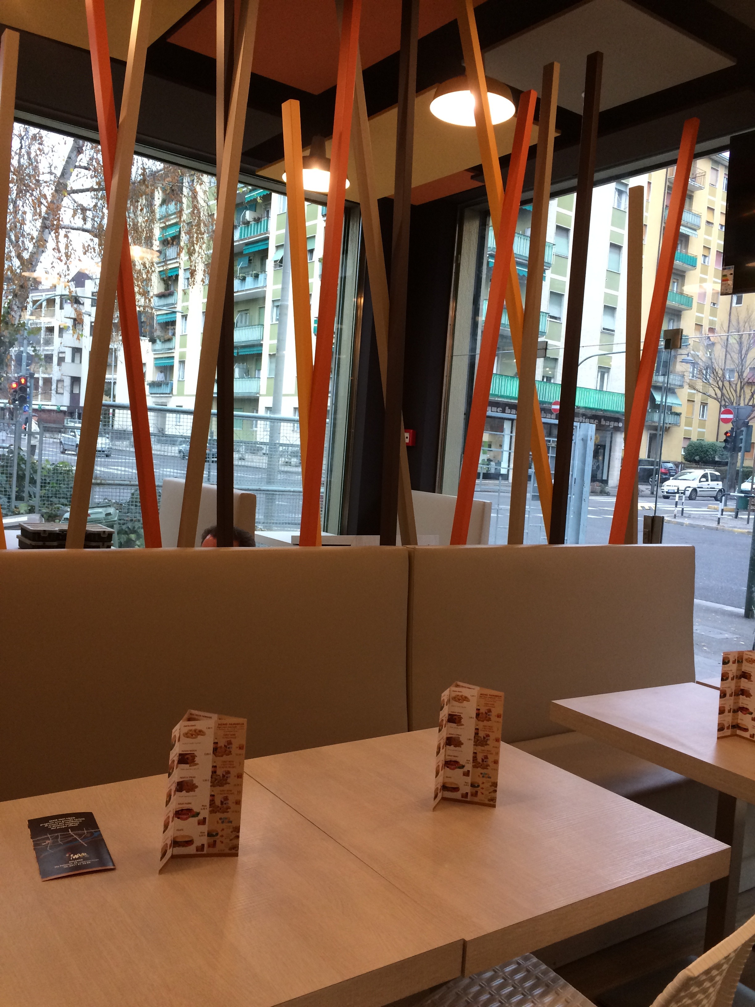 2016 年完成的 MAIR 快餐店室内设计案例-28