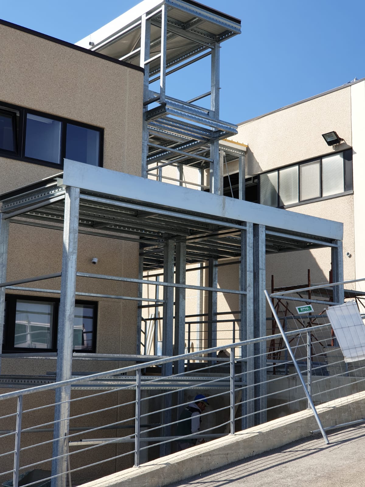 集装箱办公空间，独特设计展现灵活与坚韧-8