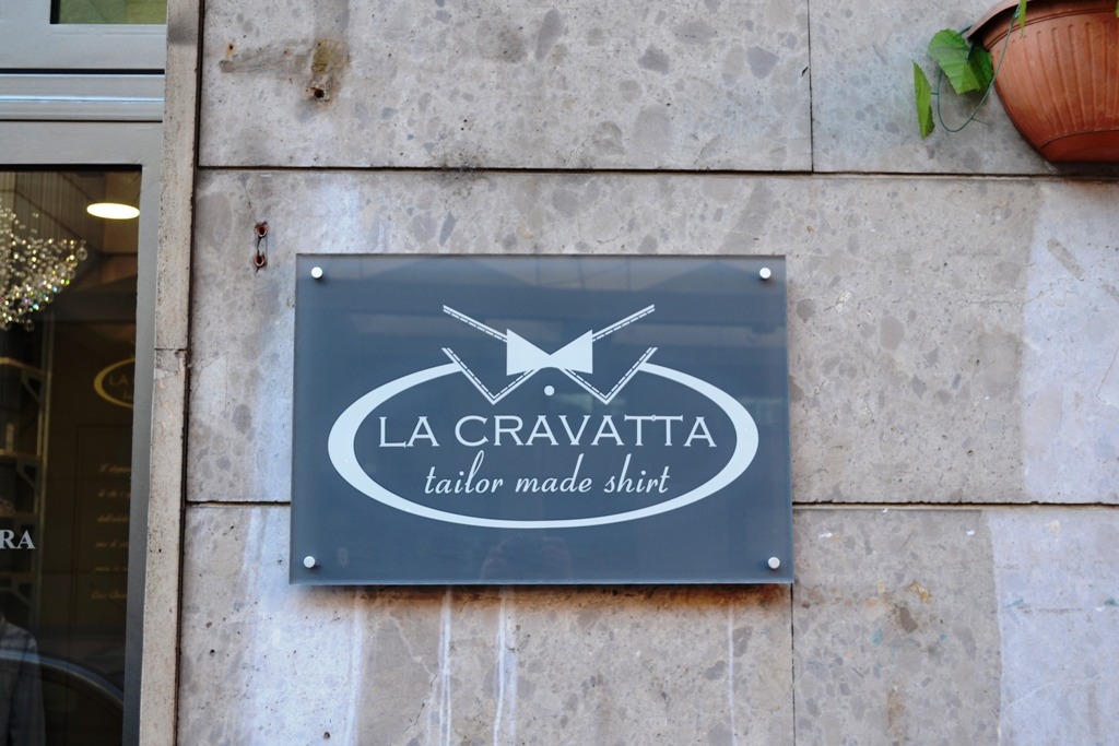 简约优雅的"La Cravatta"商店设计-0