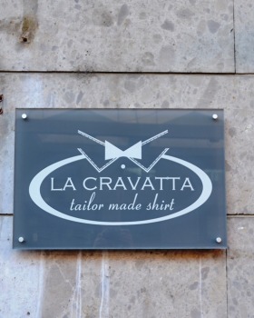 简约优雅的"La Cravatta"商店设计