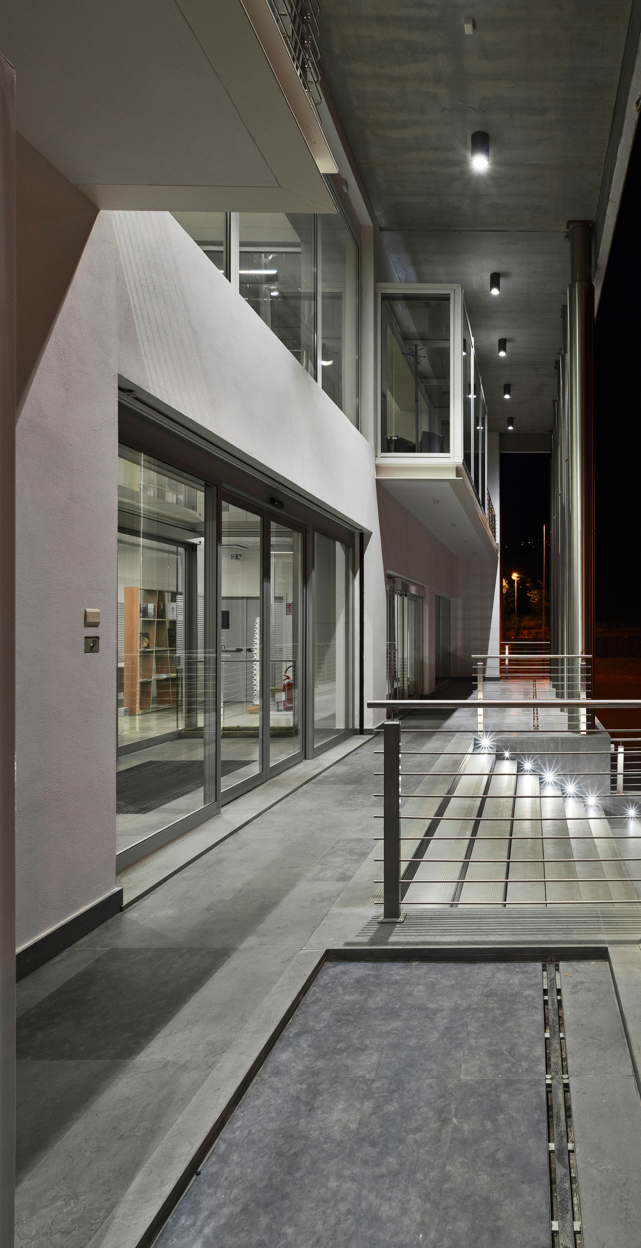 Mauro 印刷厂办公楼 | 现代办公空间的和谐融合-5