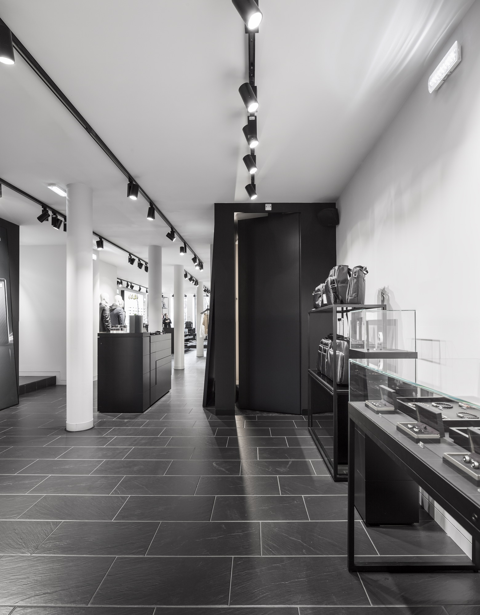 Porsche Design 打造豪华购物空间-2