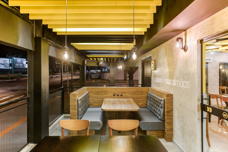 2017 年完成的汉堡店室内设计案例-8