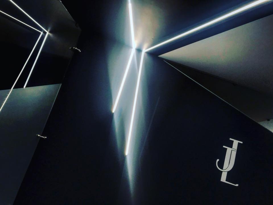 "iragazzidioggi"展示空间 | 现代简约风格的魅力展示-0