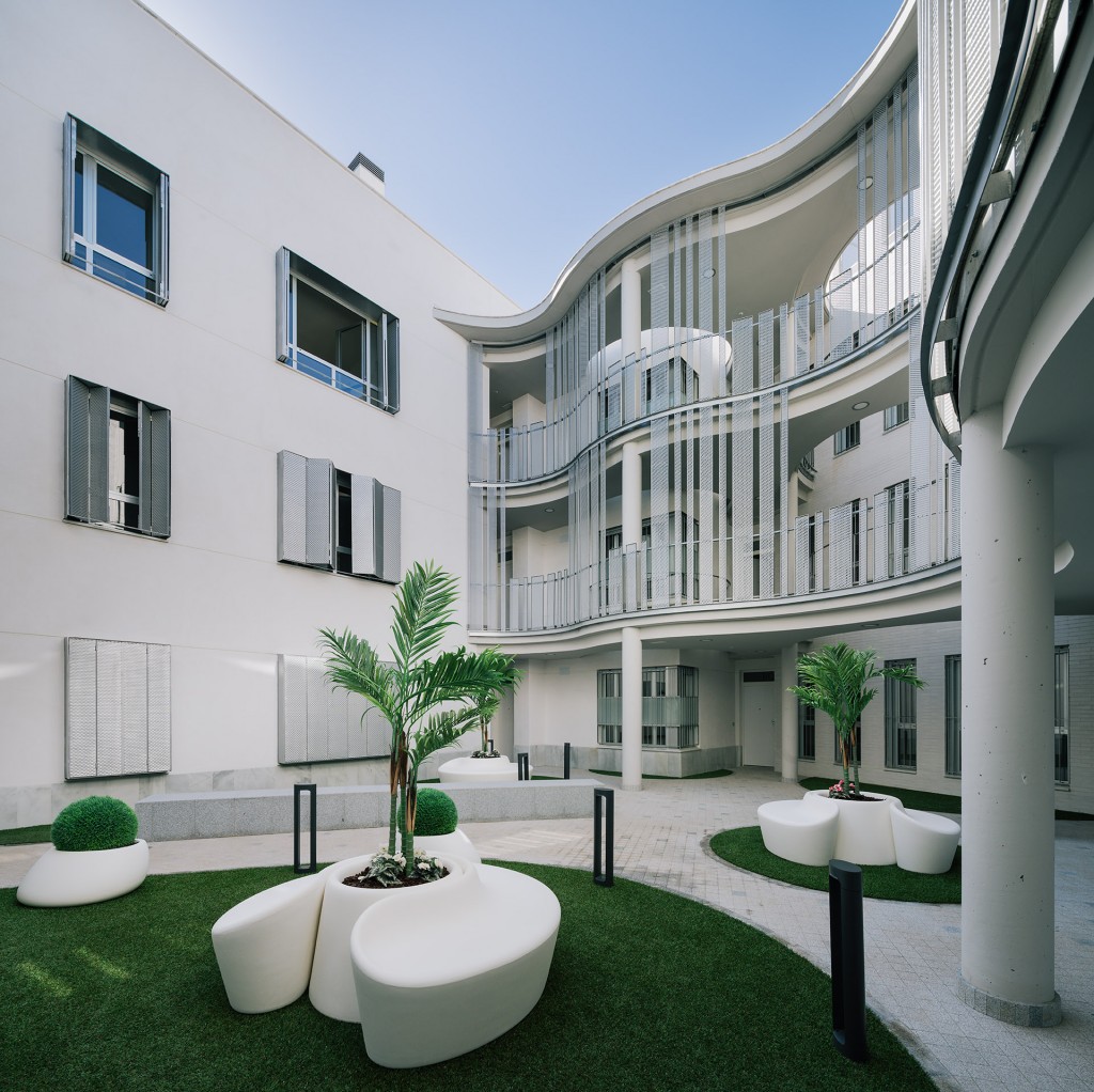 融合历史与当代的塞维利亚多户住宅-7