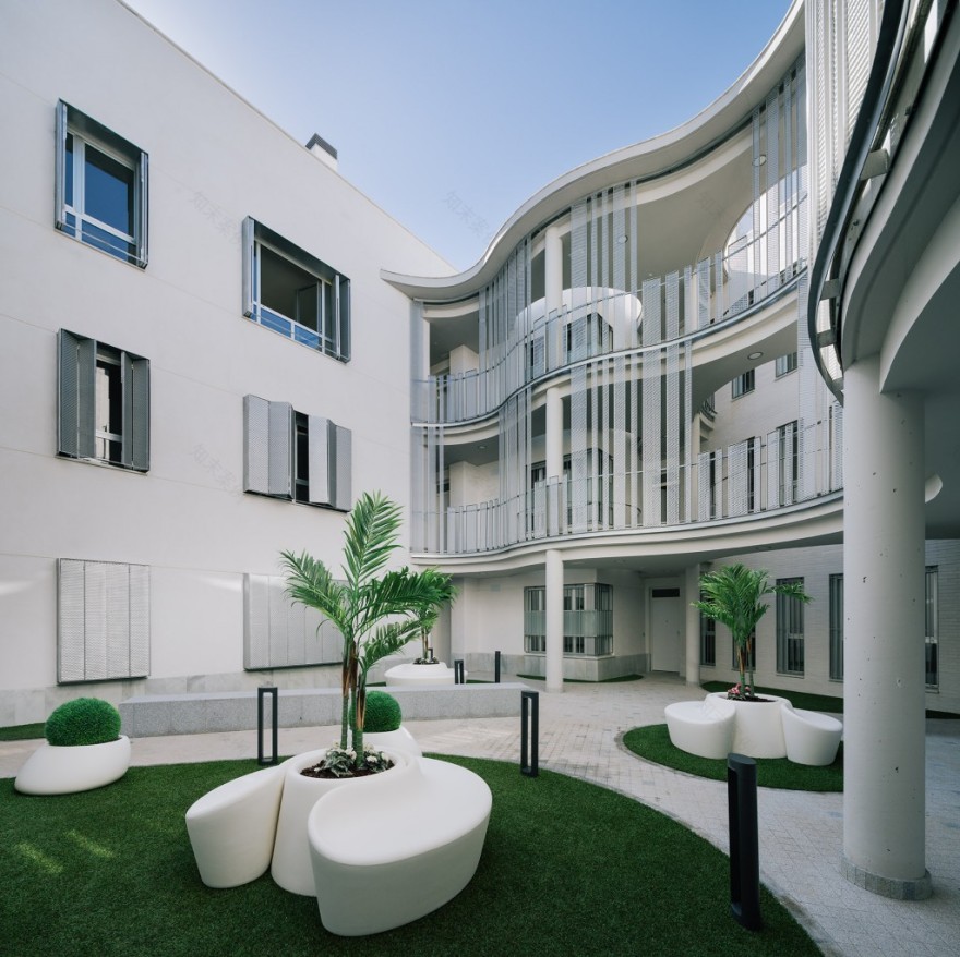 融合历史与当代的塞维利亚多户住宅-7