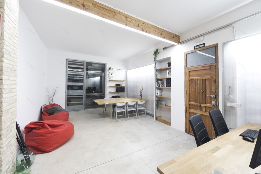 创新材料诠释 Ruzafa 社区精神的室内设计-16