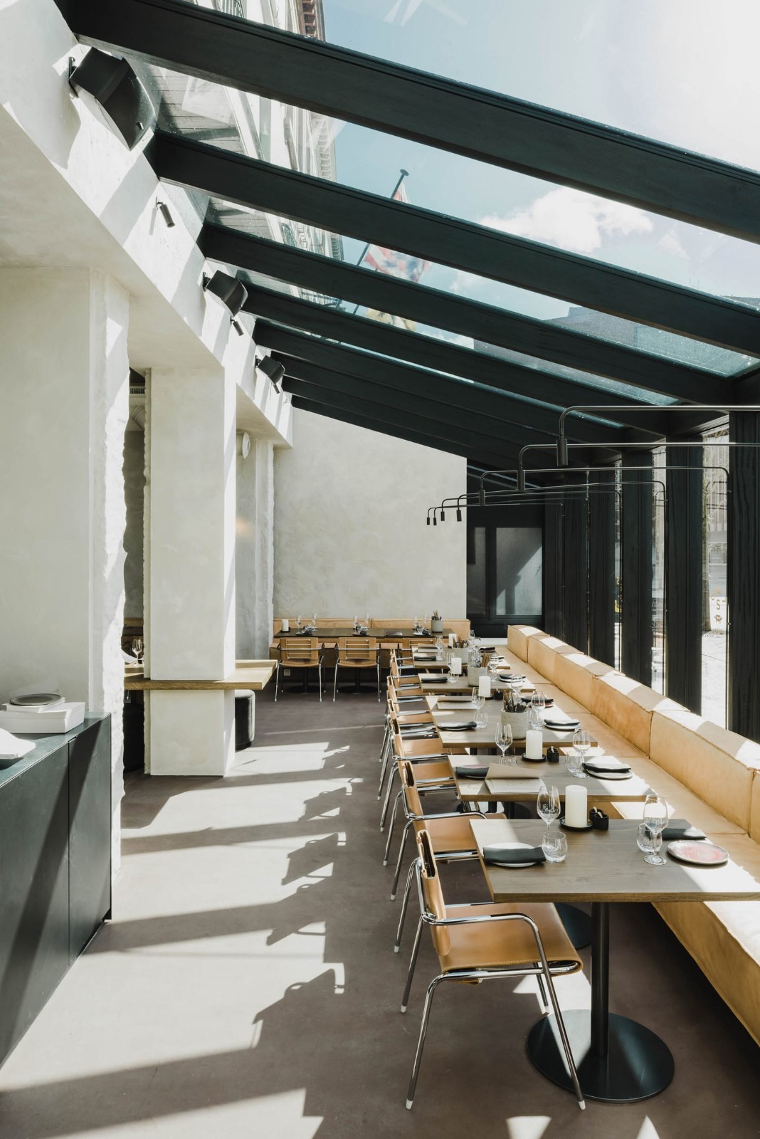 布鲁日 L.E.S.S 餐厅 | 现代木质餐饮空间-7