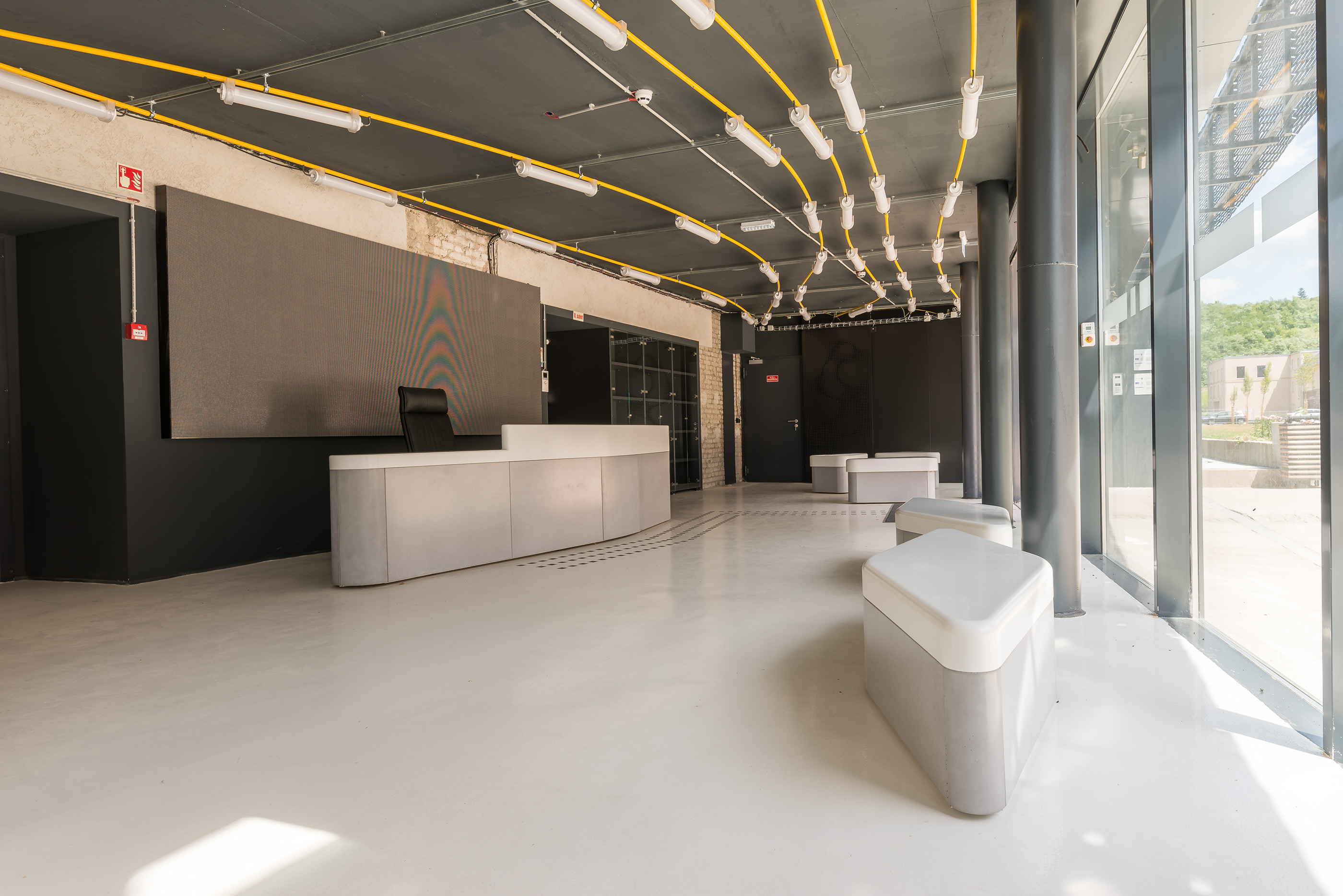 Concrete counter and benches by Betonicon-2