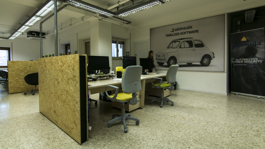 定制 OSB 隔板打造灵动办公空间-17