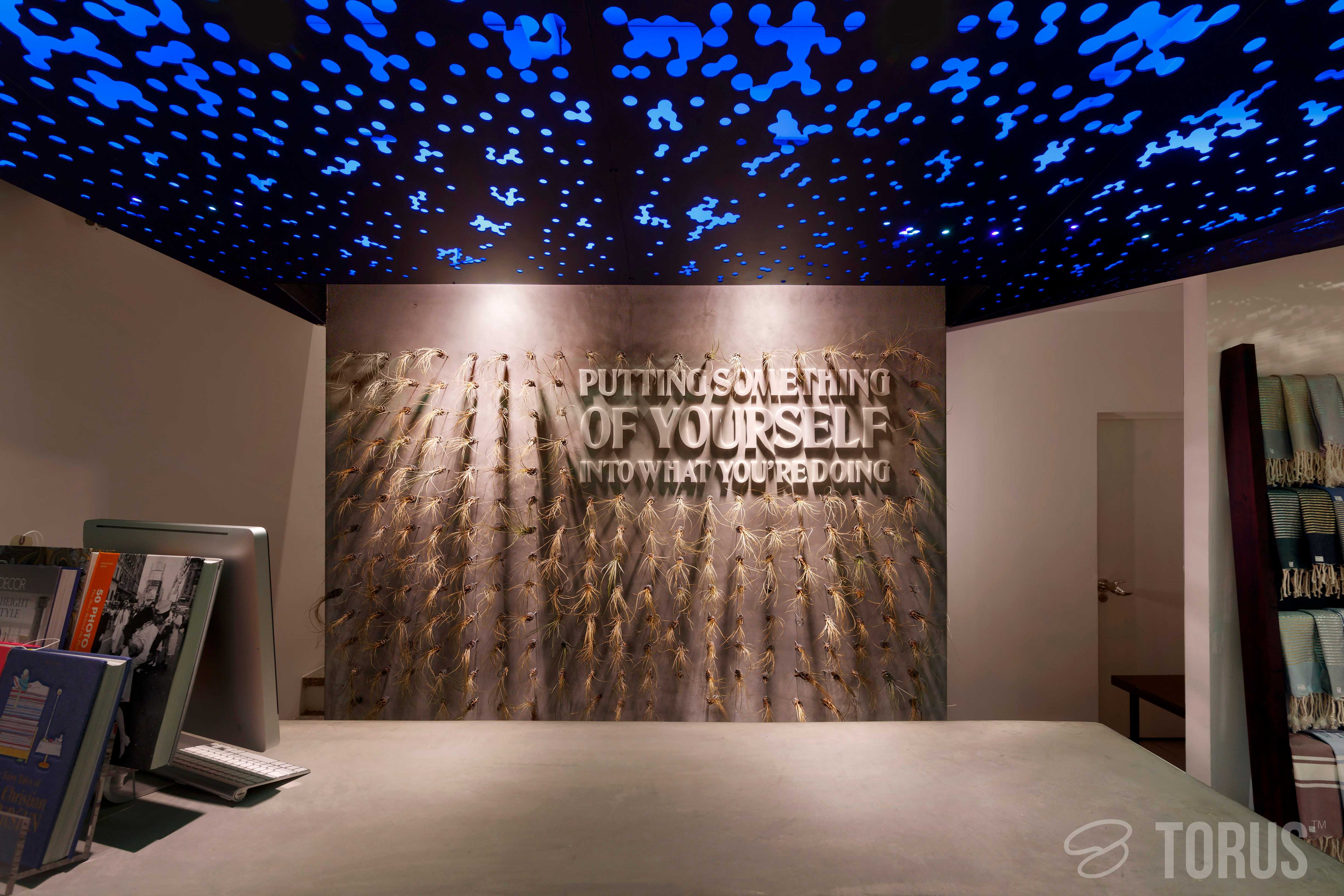 模块化定制家具打造独特零售空间-9