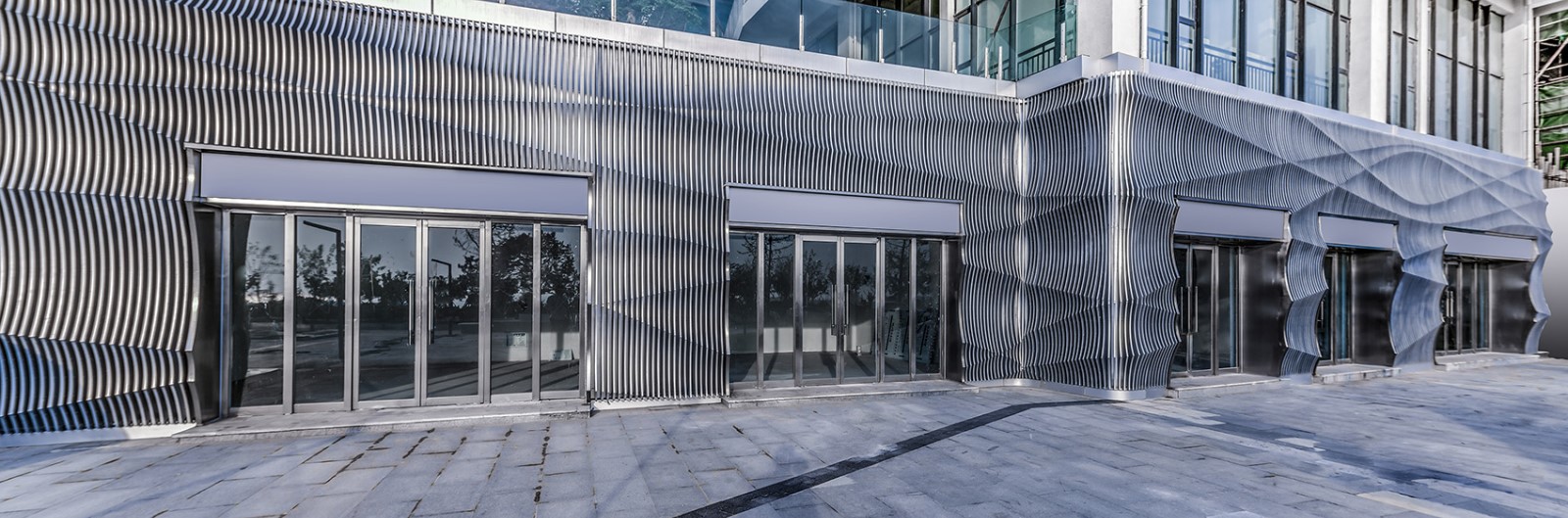 垂直的潮汐 · 东方时尚中心商业立面改造-13