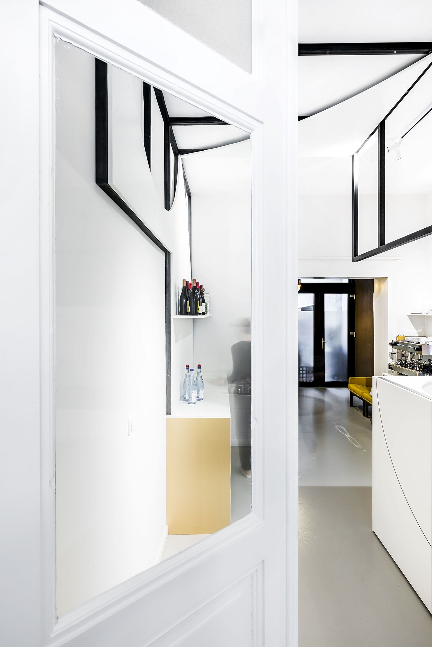 安特卫普港口的绿色回廊 · 经典法式餐厅设计-1