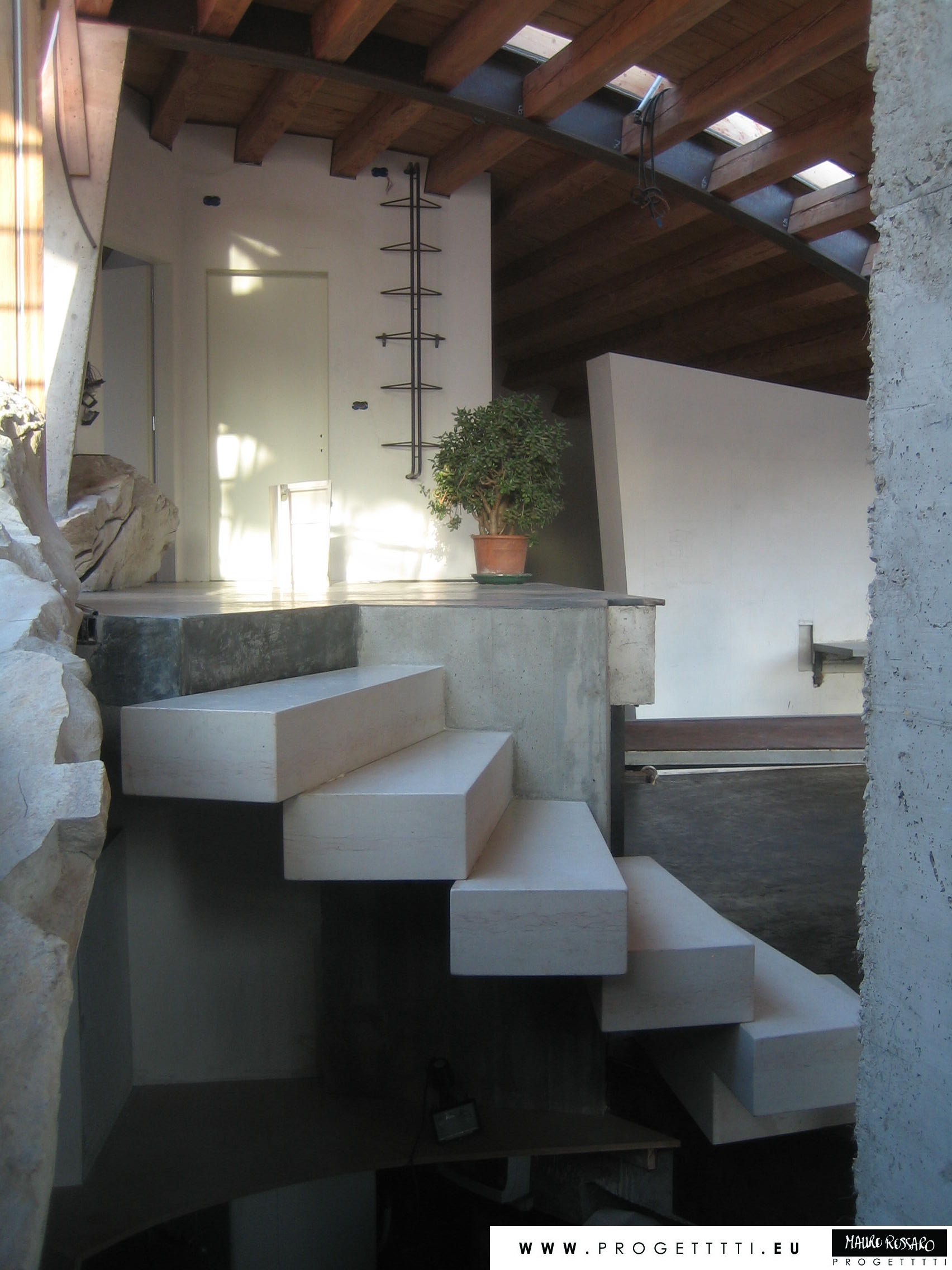 原生材料的艺术共鸣——Casa Rossaro 住宅设计-17