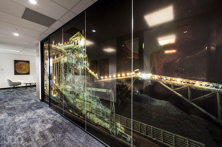 新 mont 矿业公司现代办公室设计,展现历史与发展的故事-17