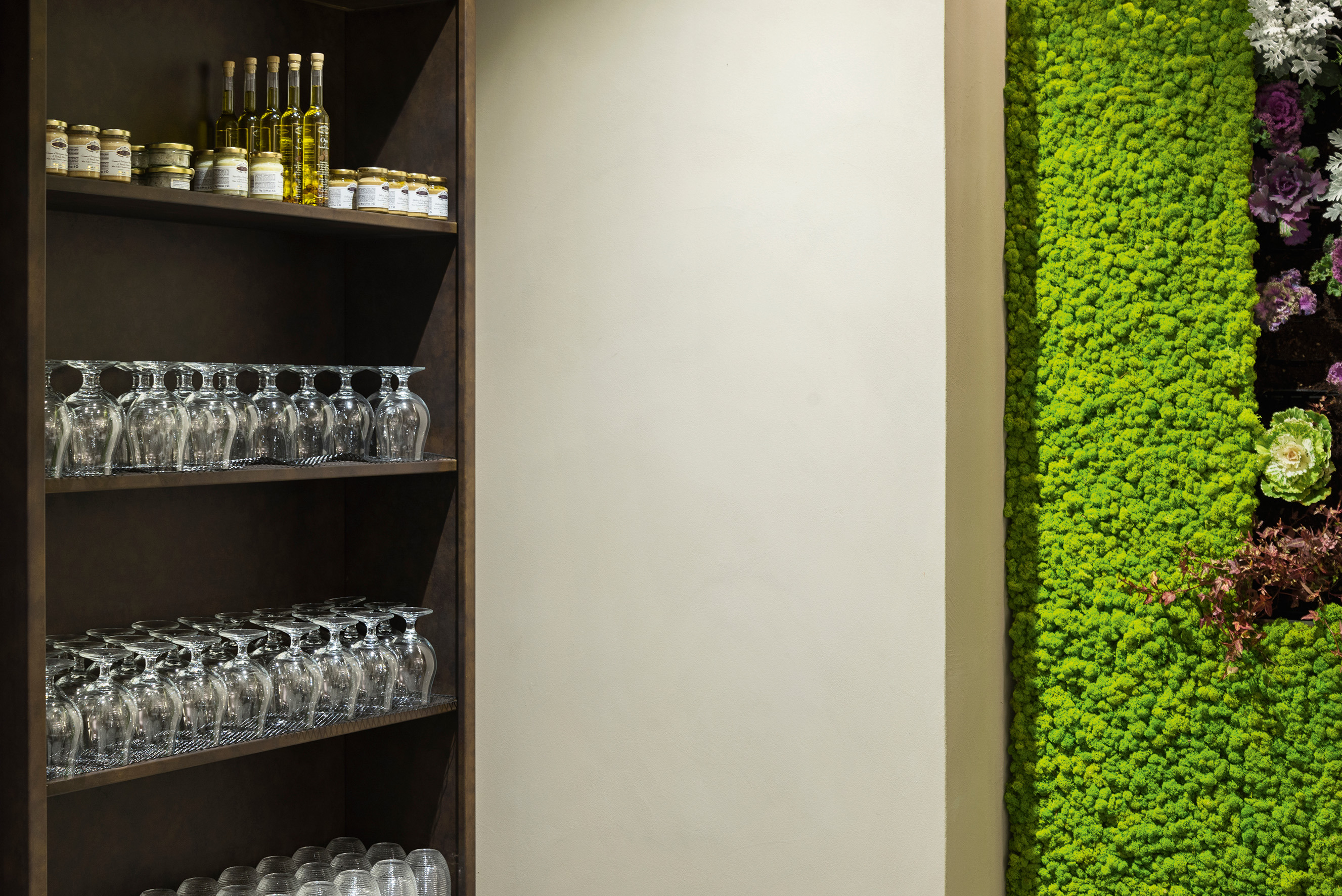 米兰“Love it”旗舰店,美食体验的室内设计盛宴-26